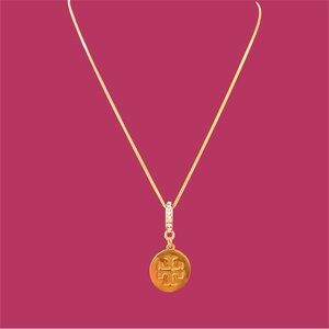 TORY BURCH 18K GOLD LOGO CHARM ITALY CHAIN NECKLACE